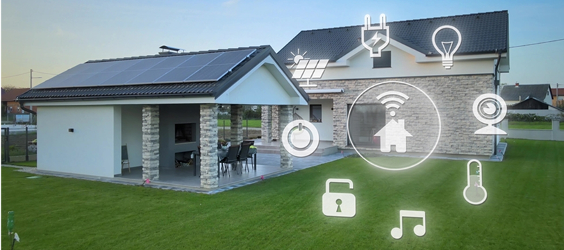 スマートホームの外観と家電制御アイコン。照明、温度、セキュリティ、音楽などを自動化する技術を示す。