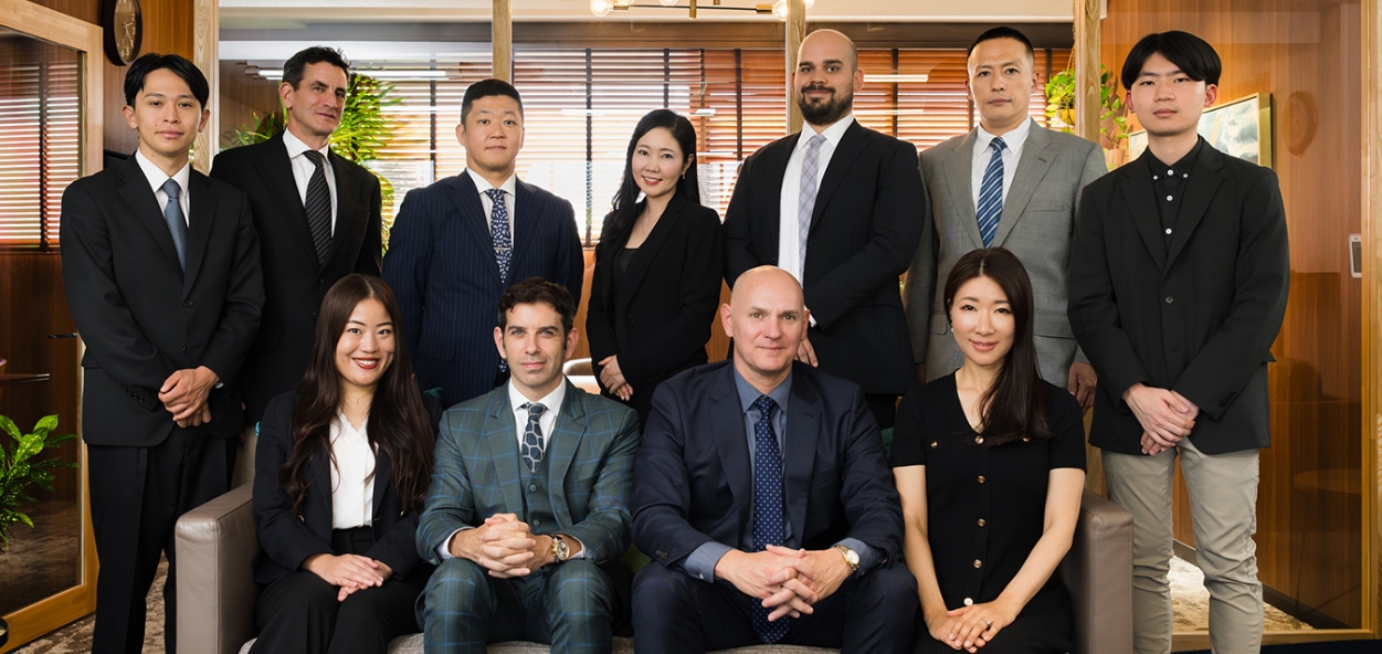 Ryze Consultingの経験豊富なコンサルタントチーム。多様な業界の専門知識を活かし、クライアントに最適な人材を提供します。